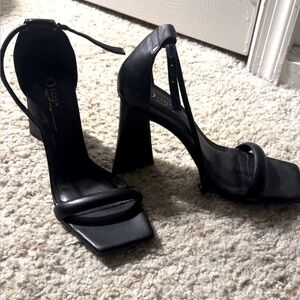 Black block heel